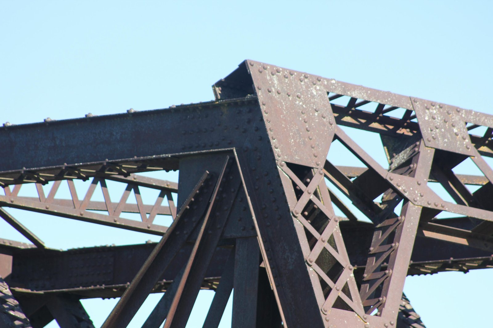 Upper angle connection